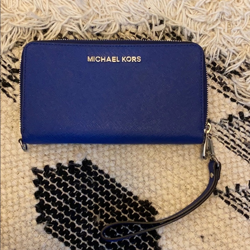Michael kors wristlet